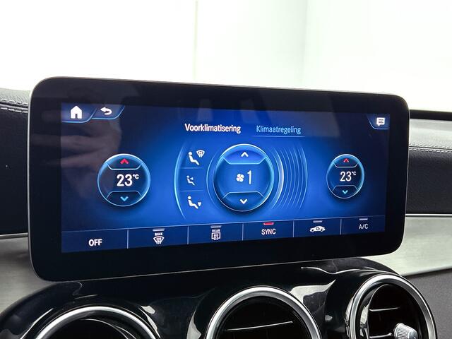 Mercedes-Benz GLC-KLASSE 300 e 4MATIC Business Solution AMG Panoramadak | 5 spaaks AMG lichtmetalen velgen | Treeplanken | Navigatie | Parking support | Inclusief 24 maanden MB Certified garantie voor Europa.