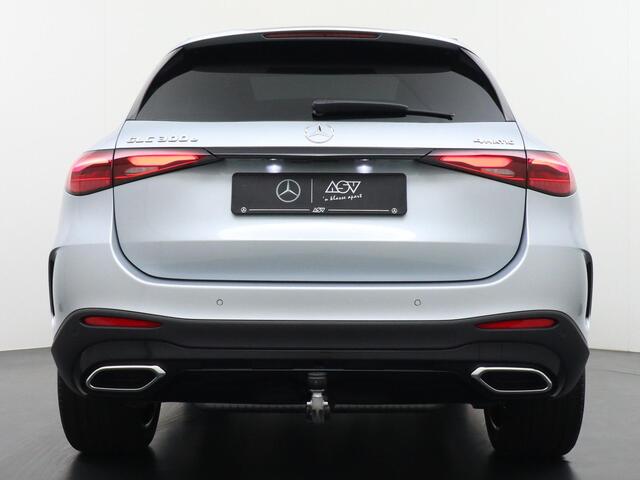 Mercedes-Benz GLC-KLASSE 300e 4MATIC Sport Edition | Panorama - Schuifdak | Digital Light | Niveauregeling | Trekhaak Wegklapbaar | Apple Carplay & Android Auto | Memorystoelen | Stoelverwarming Voorin