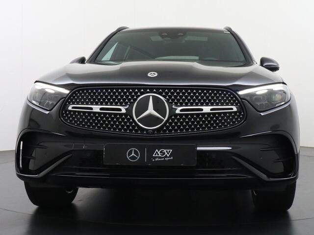 Mercedes-Benz GLC-KLASSE 300e 4MATIC Sport Edition | Massagestoelen Voorin | Luchtvering | Achterasbesturing | Distronic Cruise Control | Memorystoelen | Panorama - Schuifdak | Head-Up Display | Burmester Surround Sound