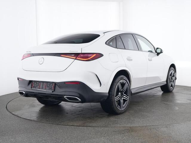 Mercedes-Benz GLC-KLASSE Coupé 300 e 4MATIC AMG Nightpakket Plug-In Hybride | Trekhaak | Panoramadak | Alarm | Burmester® | Memory | 360° Camera | Stuur en Stoelverwarming | Inclusief 24 maanden Mercedes-Benz Certified garantie voor Europa.