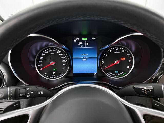 Mercedes-Benz GLC-KLASSE 300e 4-MATIC AMG-Exclusive line | Night pakket | Trekhaak | Panorama schuifdak | MultiBeam Led Lights | Parkeersensoren met achteruitrijcamera Inclusief 24 maanden MB Certified garantie voor Europa.