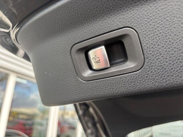 Mercedes-Benz GLC-KLASSE Coupé 200 4MATIC Business Solution AMG | Trekhaak | Schuifdak | Stoelverwarming