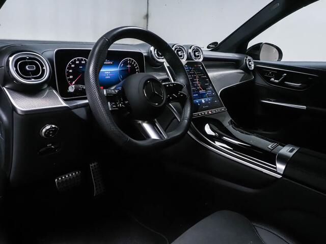 Mercedes-Benz GLC-KLASSE 300 e 4MATIC AMG Plug-In Hybride Edition AMG-Line | Panorama Schuif-Kanteldak | Alarm Klasse 3 | Trekhaak| Digital Licht | Night Pakket | Stuur en Stoelverwarming. Inclusief 24 maanden MB Certified garantie voor Europa.