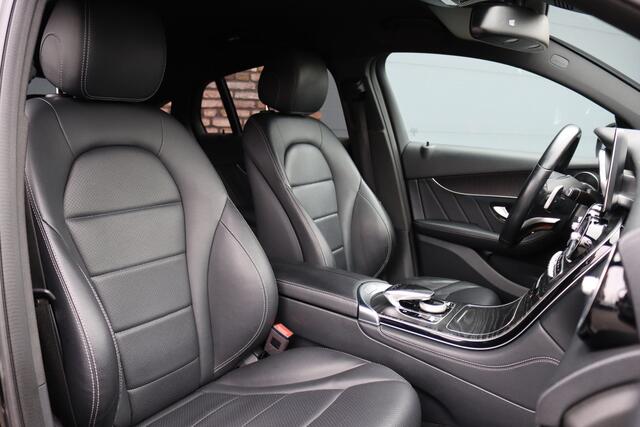 Mercedes-Benz GLC-KLASSE Coupé 250 4MATIC AMG Line | Trekhaak | Camera | Dodehoekassistent | Leder | Sfeerverlichting | Cruise Control | Nightpakket | Stoelverwarming |