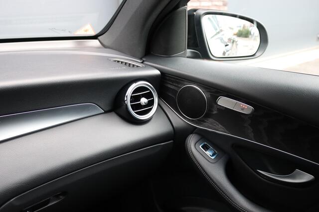 Mercedes-Benz GLC-KLASSE Coupé 250 4MATIC AMG Line | Trekhaak | Camera | Dodehoekassistent | Leder | Sfeerverlichting | Cruise Control | Nightpakket | Stoelverwarming |