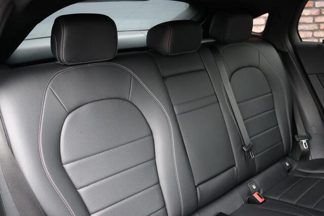 Mercedes-Benz GLC-KLASSE Coupé 250 4MATIC AMG Line | Trekhaak | Camera | Dodehoekassistent | Leder | Sfeerverlichting | Cruise Control | Nightpakket | Stoelverwarming |