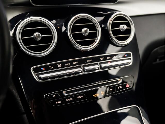 Mercedes-Benz GLC-KLASSE 250 4MATIC AMG Sport 211Pk Automaat (NAVIGATIE, TREKHAAK, LEDER, GETINT GLAS, SPORTSTOELEN, STOELVERWARMING, LED KOPLAMPEN, SPORTONDERSTEL, NIEUWSTAAT)