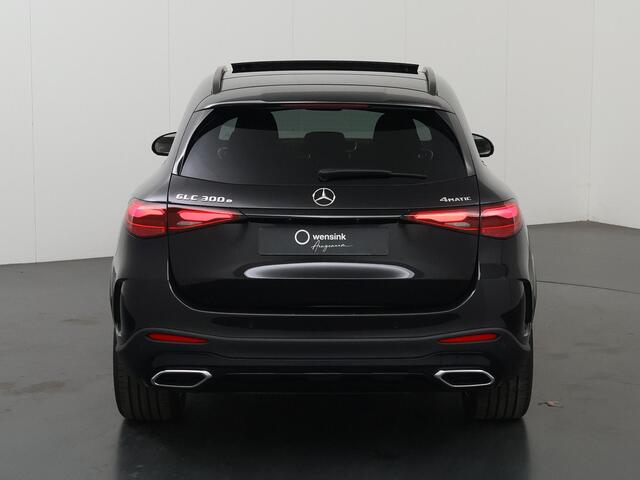 Mercedes-Benz GLC-KLASSE 300e 4MATIC Sport Edition | Panoramaschuifdak | Premium pakket | Nightpakket | 360° camera | Dodehoekassistent | DIGITAL LIGHT |