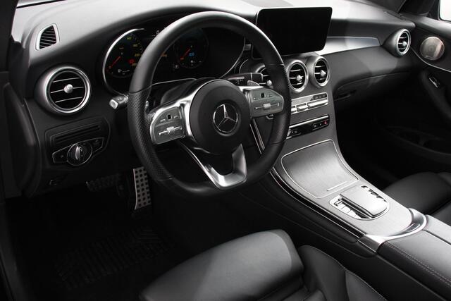 Mercedes-Benz GLC-KLASSE 300e 4MATIC Automaat PHEV AMG Line | Navigatie | Cruise Control | Parkeersensoren | Stoelverwarming | Panorama dak | Matrix LED-koplampen | Virtual Cockpit | Surround-systeem Burmester | Inductielader