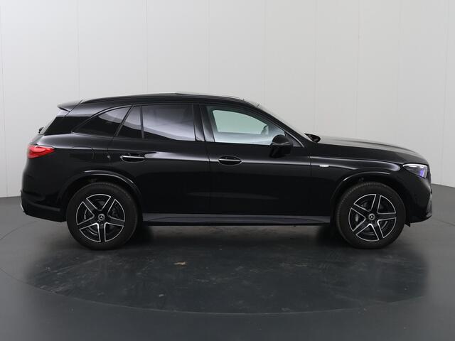 Mercedes-Benz GLC-KLASSE 300e 4MATIC AMG Line | Premium plus | Rij assistentiepakket | Night pakket | Trekhaak |