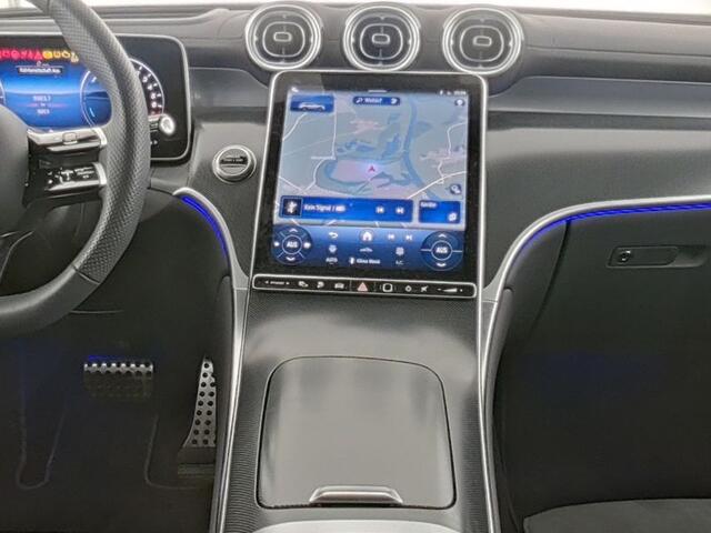 Mercedes-Benz GLC-KLASSE 300 e 4MATIC AMG Plug-In Hybride AMG | Night Pakket | Panorama Schuif-Kanteldak | Trekhaak | Alarm klasse 3 | Head-up-Display | Stuur en stoelverwarming. Inclusief 24 maanden MB Certified garantie voor Europa.