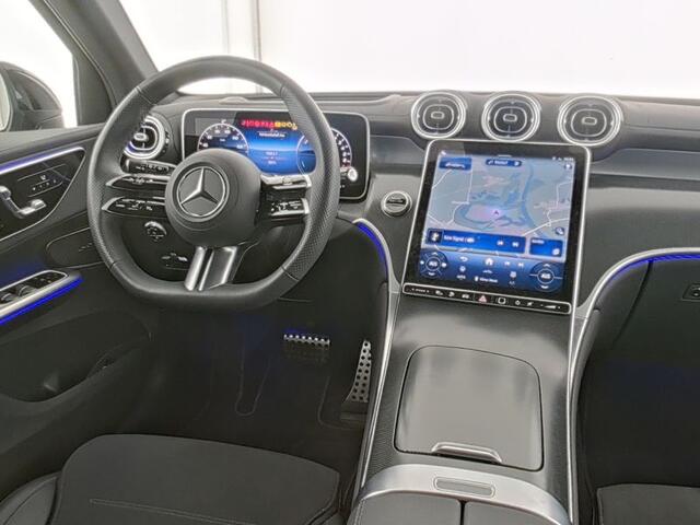 Mercedes-Benz GLC-KLASSE 300 e 4MATIC AMG Plug-In Hybride AMG | Night Pakket | Panorama Schuif-Kanteldak | Trekhaak | Alarm klasse 3 | Head-up-Display | Stuur en stoelverwarming. Inclusief 24 maanden MB Certified garantie voor Europa.