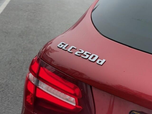 Mercedes-Benz GLC-KLASSE 250 d 4MATIC AMG l Panoramadak l Trekhaak l Stoelverwarming I Camera I PTS l LED l