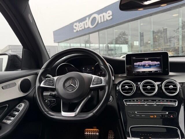 Mercedes-Benz GLC-KLASSE 250 d 4MATIC AMG l Panoramadak l Trekhaak l Stoelverwarming I Camera I PTS l LED l