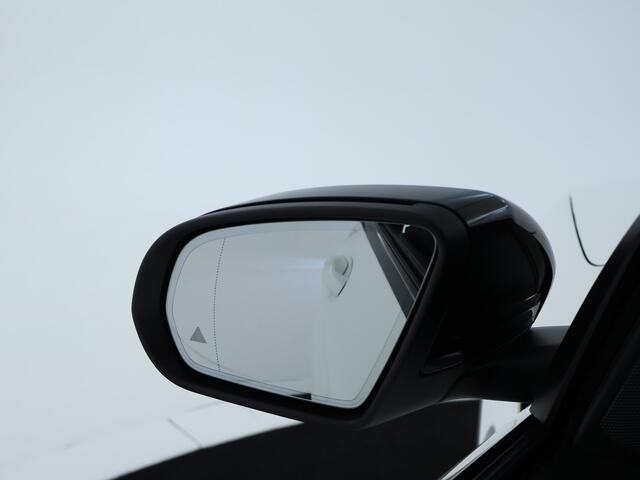 Mercedes-Benz GLC-KLASSE 300 e 4-MATIC AMG Nightpakket | Schuifdak | 360°-camera | Stoelverwarming voor en achter | Sfeerverlichting | Dodehoek Assistent | Inclusief 24 maanden Mercedes-Benz Certified garantie voor Europa.