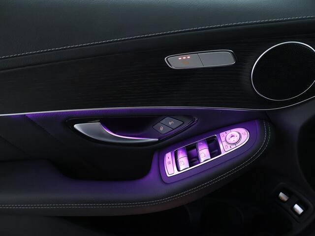 Mercedes-Benz GLC-KLASSE 300 e 4-MATIC AMG Nightpakket | Schuifdak | 360°-camera | Stoelverwarming voor en achter | Sfeerverlichting | Dodehoek Assistent | Inclusief 24 maanden Mercedes-Benz Certified garantie voor Europa.