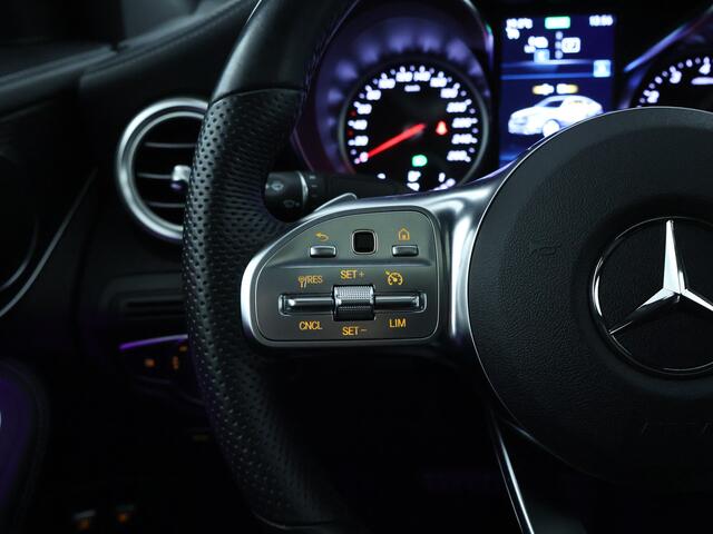 Mercedes-Benz GLC-KLASSE 300 e 4-MATIC AMG Nightpakket | Schuifdak | 360°-camera | Stoelverwarming voor en achter | Sfeerverlichting | Dodehoek Assistent | Inclusief 24 maanden Mercedes-Benz Certified garantie voor Europa.