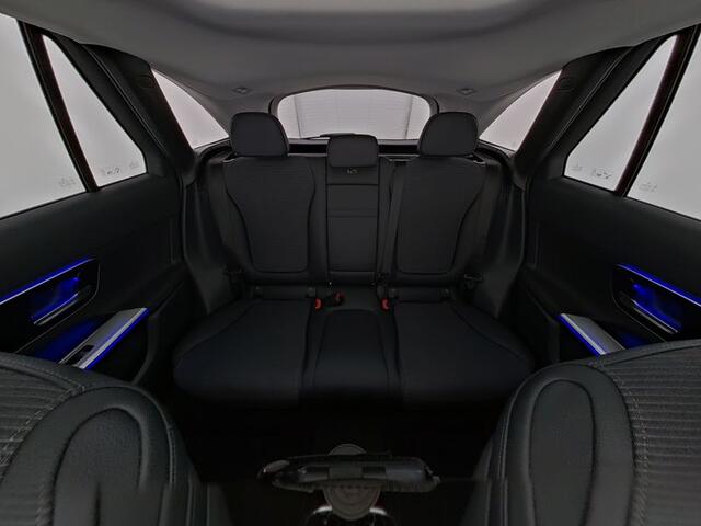 Mercedes-Benz GLC-KLASSE 300 e 4MATIC Plug-In Hybride Trekhaak | Panorama Schuif-Kanteldak | Sfeerverlichting | Memory Voorstoelen | Stuur en Stoelverwarming. Inclusief 24 maanden MB Certified garantie voor Europa.