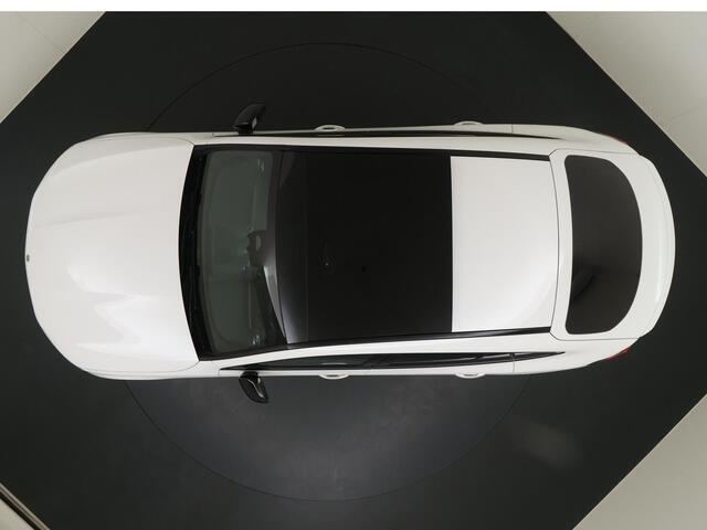 Mercedes-Benz GLC-KLASSE Coupé 300 e 4MATIC Sport Edition | AMG Line | Premium Pakket | Night Pakket | Trekhaak | Panoramadak | 360° Camera | Augmented Reality voor Navigatie | DISTRONIC Afstandsassistent | Dodehoekassistent | Verkeersbordenassistent | DIGITAL LIGHT | Elektrisch 