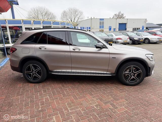 Mercedes-Benz GLC-KLASSE 300e 4MATIC AMG BOMVOL OPTIES!