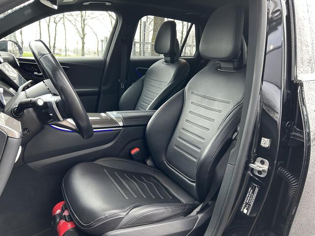 Mercedes-Benz GLC-KLASSE 300e AMG 4Matic // Panorama dak // Burmester // Memory // 360 Camera // 20 inch // Treeplanken // Sfeerverlichting // Keyless