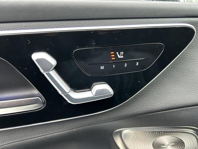 Mercedes-Benz GLC-KLASSE 300e AMG 4Matic // Panorama dak // Burmester // Memory // 360 Camera // 20 inch // Treeplanken // Sfeerverlichting // Keyless