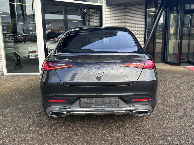 Mercedes-Benz GLC-KLASSE Coupé 300 e 4MATIC | Panoramadak | Trekhaak | Beige Leder | Adaptief Cruise Control