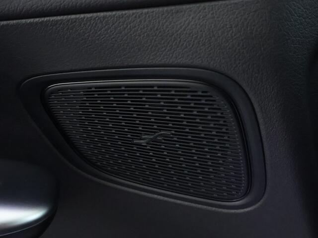 Mercedes-Benz GLC-KLASSE 300 e 4MATIC AMG Plug-In Hybride | AMG Line | Night Pakket | Panoramadak | Trekhaak | Inclusief 24 maanden MB Certified garantie voor Europa.