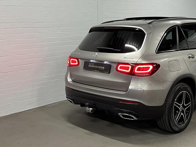 Mercedes-Benz GLC-KLASSE 300e 4MATIC AMG | Trekhaak | Open dak | Camera | Stoelverwarming | Memory | Cruise control | Carplay