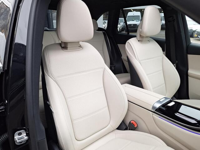 Mercedes-Benz GLC-KLASSE 300 e 4MATIC Avantgarde | Burmester | Panoramadak | Trekhaak | Beige Leder | DISTRONIC | Achteruitrijcamera | Dodehoekassistentie | Stoelverwarming + ventilatie | Sfeerverlichting | Keyless-GO | Elektrische achterklep