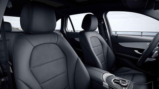 Mercedes-Benz GLC-KLASSE 250 4MATIC Premium | AMG | Panoramadak | Trekhaak | Stoelverwarming | 360 graden camera |