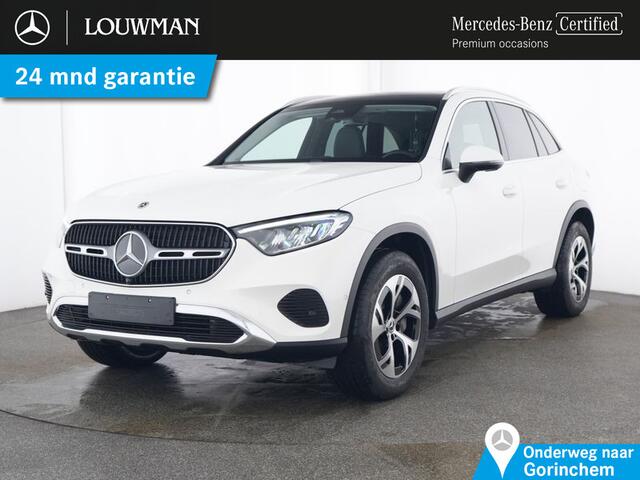 Mercedes-Benz GLC-KLASSE 300 e 4MATIC Plug-In Hybride Trekhaak | Panorama Schuif-Kanteldak | Sfeerverlichting | Memory Voorstoelen | Distronic | Stuur en Stoelverwarming. Inclusief 24 maanden Mercedes-Benz Certified garantie voor Europa.
