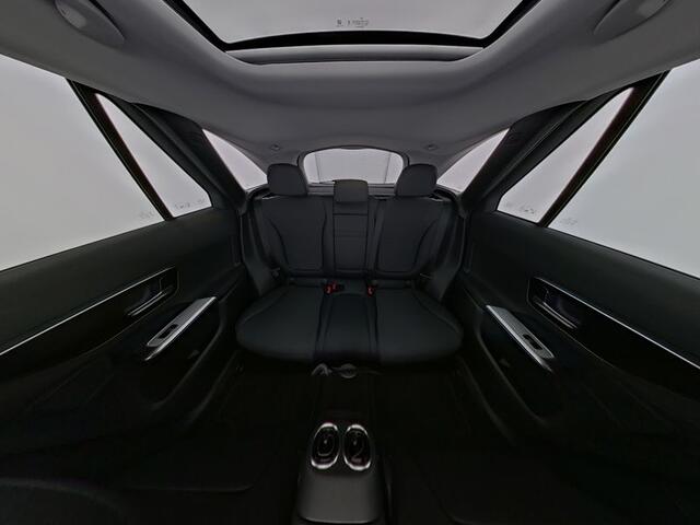 Mercedes-Benz GLC-KLASSE 300 e 4MATIC Plug-In Hybride Trekhaak | Panorama Schuif-Kanteldak | Sfeerverlichting | Memory Voorstoelen | Distronic | Stuur en Stoelverwarming. Inclusief 24 maanden Mercedes-Benz Certified garantie voor Europa.