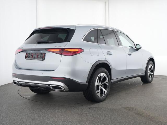 Mercedes-Benz GLC-KLASSE 300 e 4MATIC Plug-In Hybride Trekhaak | Memory Voorstoelen | Stuur en Stoelverwarming | Ledkoplampen | Sfeerverlichting. Inclusief 24 maanden Mercedes-Benz Certified garantie voor Europa.