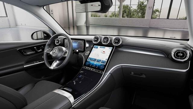 Mercedes-Benz GLC-KLASSE 300e 4MATIC Luxury Line | Panoramadak | Trekhaak | Burmester | WInter pakket | Rij assistentiepakket |