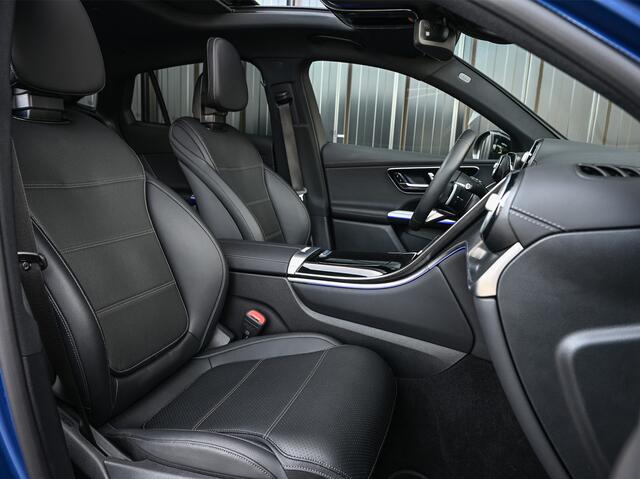 Mercedes-Benz GLC-KLASSE Coupé 300e 4MATIC AMG Line Panoramadak | Luchtvering | Distronic | Ambient verlichting plus | Achterasbesturing | Multicontourstoelen | 360 Camera | Digital Light |