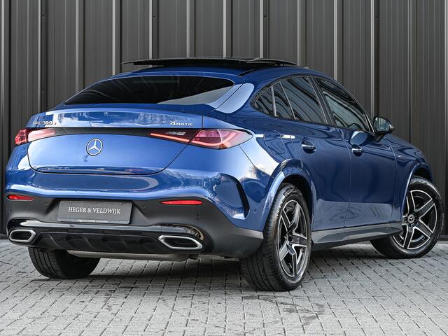 Mercedes-Benz GLC-KLASSE Coupé 300e 4MATIC AMG Line Panoramadak | Luchtvering | Distronic | Ambient verlichting plus | Achterasbesturing | Multicontourstoelen | 360 Camera | Digital Light |
