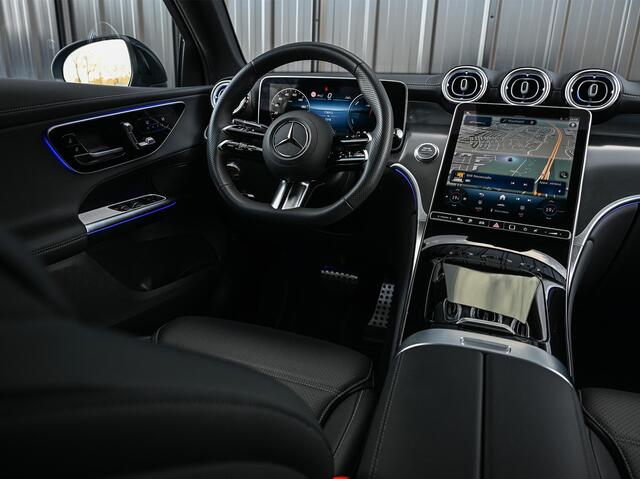 Mercedes-Benz GLC-KLASSE Coupé 300e 4MATIC AMG Line Panoramadak | Luchtvering | Distronic | Ambient verlichting plus | Achterasbesturing | Multicontourstoelen | 360 Camera | Digital Light |