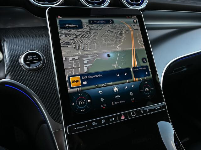 Mercedes-Benz GLC-KLASSE Coupé 300e 4MATIC AMG Line Panoramadak | Luchtvering | Distronic | Ambient verlichting plus | Achterasbesturing | Multicontourstoelen | 360 Camera | Digital Light |