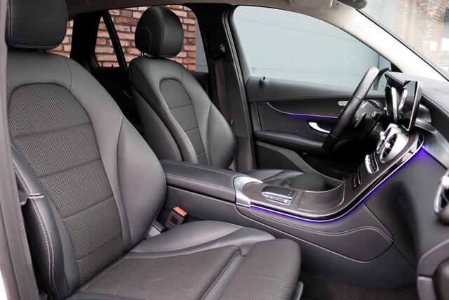 Mercedes-Benz GLC-KLASSE 300e 4MATIC AMG Line | Panoramadak | Trekhaak | Multibeam LED | Stoelverwarming | Camera | Dodehoekassistent | Spoorpakket | Sfeerverlichting | Zitcomfortpakket |