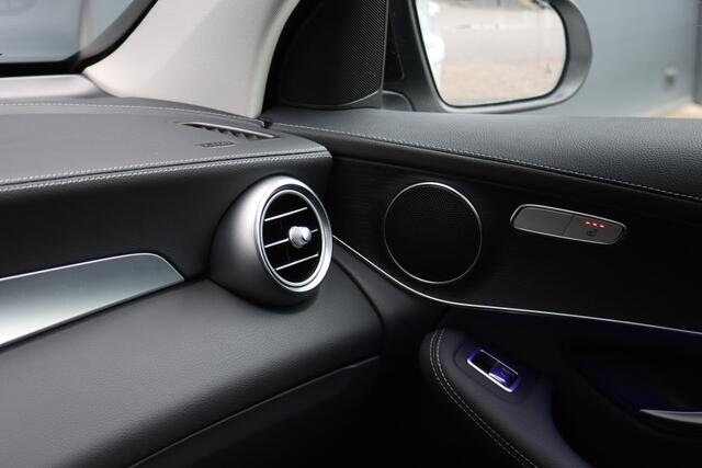 Mercedes-Benz GLC-KLASSE 300e 4MATIC AMG Line | Panoramadak | Trekhaak | Multibeam LED | Stoelverwarming | Camera | Dodehoekassistent | Spoorpakket | Sfeerverlichting | Zitcomfortpakket |