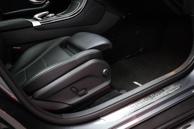 Mercedes-Benz GLC-KLASSE 250 4MATIC Premium Plus | PANORAMADAK | STOELVERWARMING | TREEPLANKEN | CAMERA | TREKHAAK | 19"