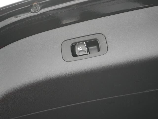 Mercedes-Benz GLC-KLASSE 300e 4MATIC AMG Line Plug In Hybrid 313pk Dealer O.H. PHEV | Trekhaak Af Fabriek | Adaptive Cruise | Burmester 3D | 360 Camera | Lederen Sportstoelen Memory & Verwarmd | 20"L.M | Digital Light | Sfeerverlichting | Keyless | Blis |