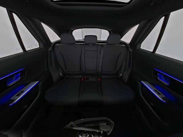 Mercedes-Benz GLC-KLASSE 300 e 4MATIC Plug-In Hybride Trekhaak | Panorama Schuif-Kanteldak | Zwarte hemel | Parkeerpakket met 360°-camera | Stuur en Stoelverwarming. Inclusief 24 maanden MB Certified garantie voor Europa.