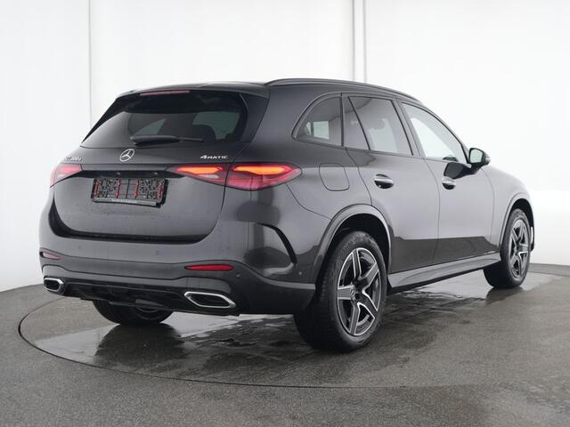 Mercedes-Benz GLC-KLASSE 300 e 4MATIC AMG Plug-In Hybride AMG Premium | Night Pakket | Trekhaak | Panorama Schuif-Kanteldak | Memory Stoelen | Stuur en Stoelverwarming. Inclusief 24 maanden MB Certified garantie voor Europa.