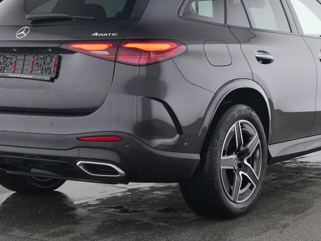 Mercedes-Benz GLC-KLASSE 300 e 4MATIC AMG Plug-In Hybride AMG Premium | Night Pakket | Trekhaak | Panorama Schuif-Kanteldak | Memory Stoelen | Stuur en Stoelverwarming. Inclusief 24 maanden MB Certified garantie voor Europa.