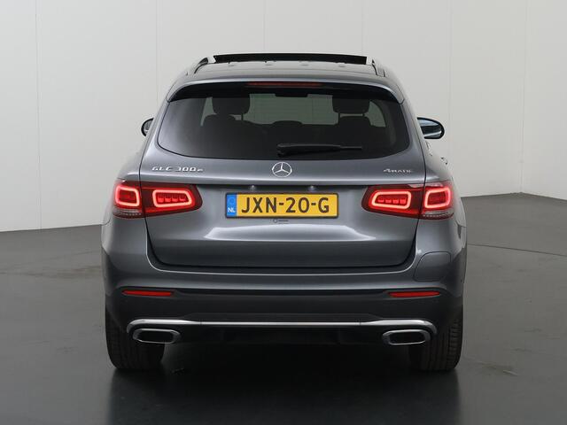 Mercedes-Benz GLC-KLASSE 300e 4MATIC | AMG | Panoramadak | Memory | Widescreen | Trekhaak | Stoelventilatie | Rijassistentiepakket | Keyless |