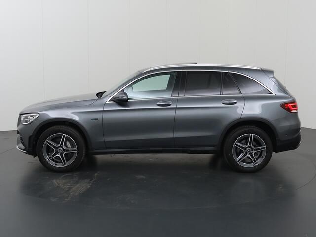 Mercedes-Benz GLC-KLASSE 300e 4MATIC | AMG | Panoramadak | Memory | Widescreen | Trekhaak | Stoelventilatie | Rijassistentiepakket | Keyless |