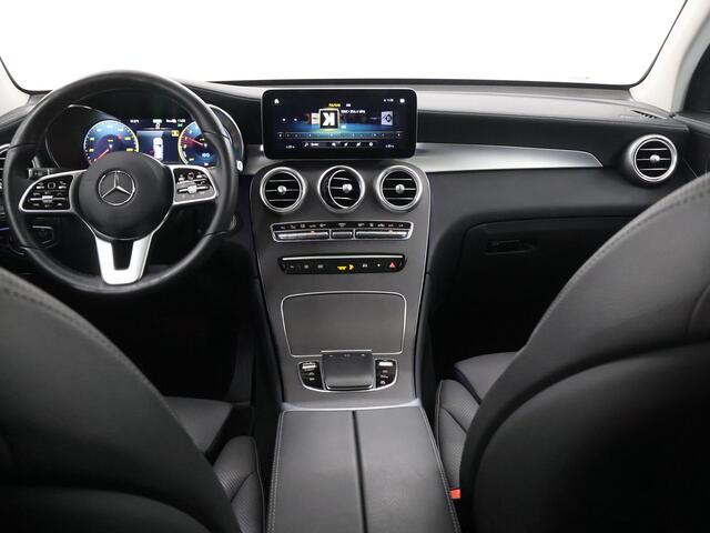 Mercedes-Benz GLC-KLASSE 300e 4MATIC | AMG | Panoramadak | Memory | Widescreen | Trekhaak | Stoelventilatie | Rijassistentiepakket | Keyless |