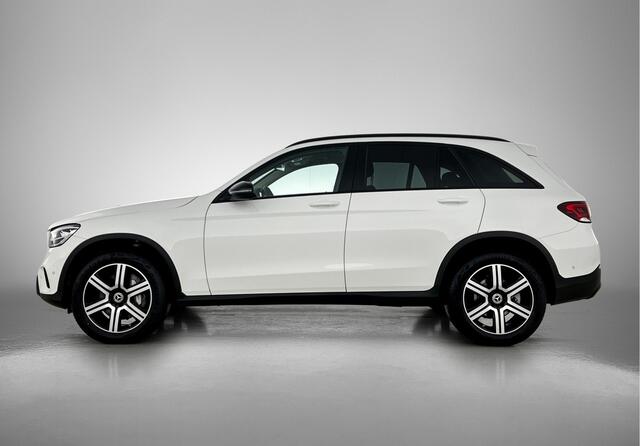 Mercedes-Benz GLC-KLASSE 300 e 4MATIC Plug-In Hybride Trekhaak | Night Pakket | Achteruitrijcamera | Apple CarPlay. Inclusief 24 maanden MB Certified garantie voor Europa.